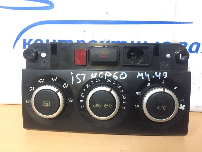 Блок управления климат-контролем Toyota Ist NCP60 2NZ-FE