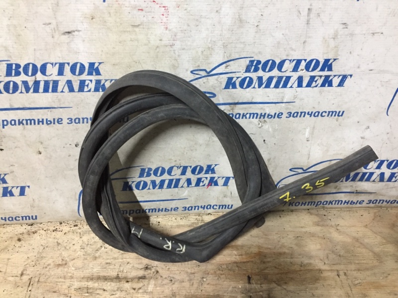 Уплотнитель Toyota Corolla Fielder NZE124G 1NZ-FE зад прав