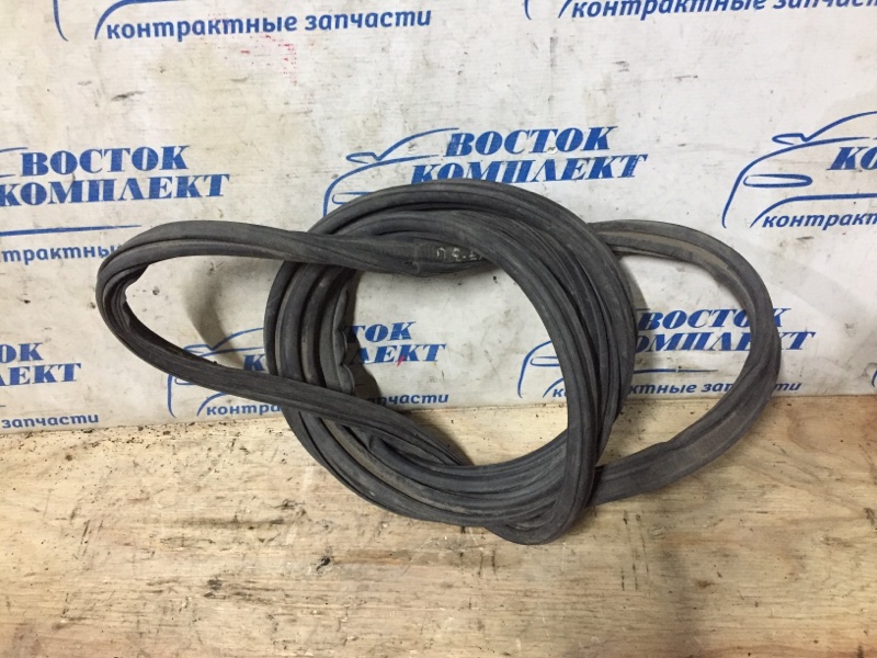 Уплотнитель Suzuki MR Wagon MF21S K6A зад