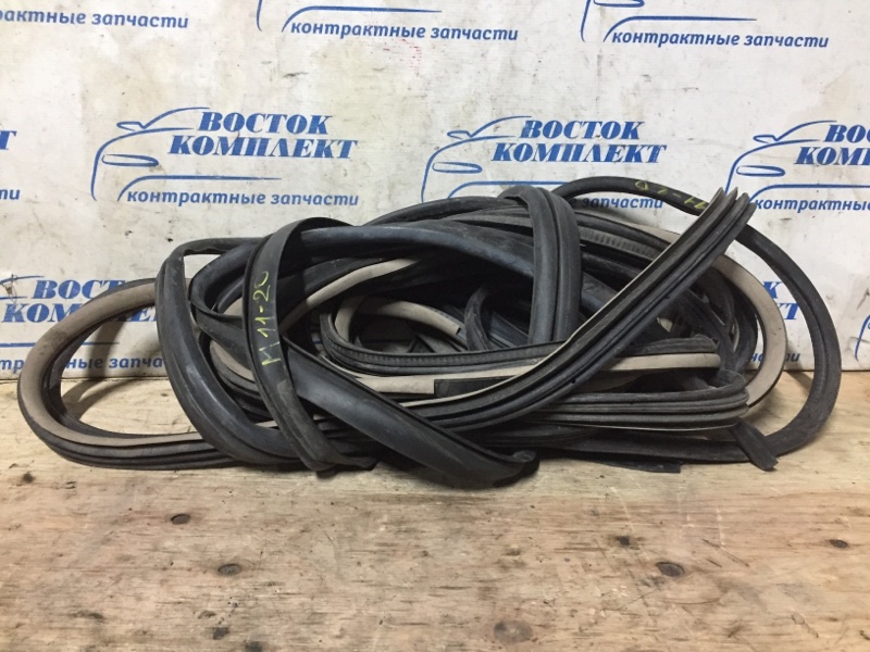 Уплотнитель Nissan Bluebird Sylphy QG10 QG18DE зад