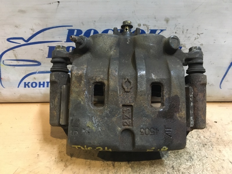 Суппорт Nissan Serena TNC24 перед прав