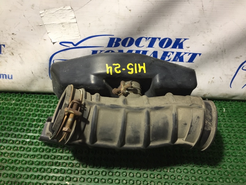 Патрубок воздушного фильтра Toyota Hiace TRH200K 1TR-FE