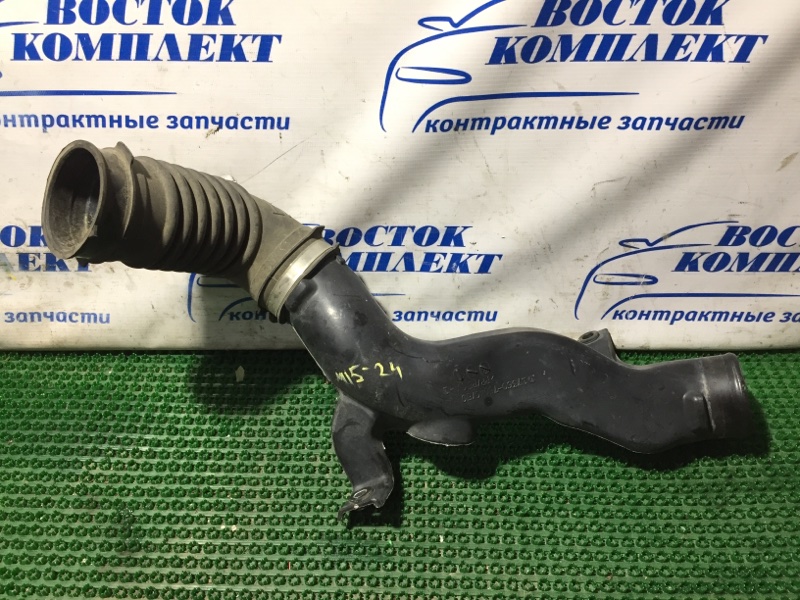 Воздухозаборник Toyota Hiace TRH200K 1TR-FE