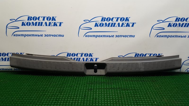 Накладка багажника Toyota Sienta NCP81G 1NZ-FE