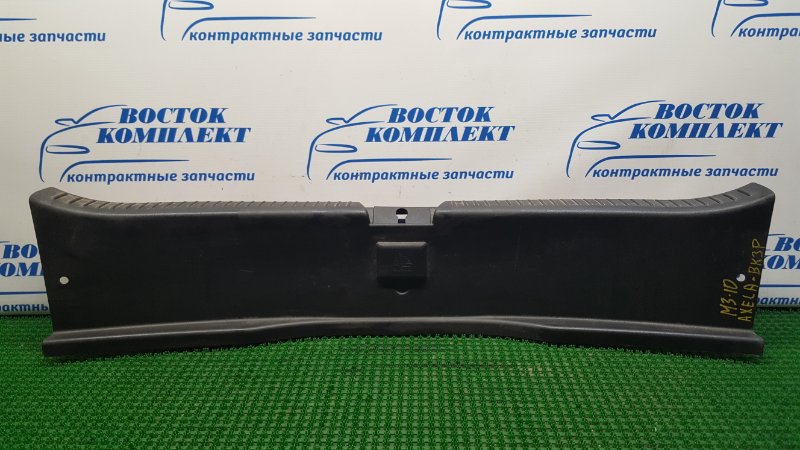 Накладка багажника Mazda Axela BK3P L3-VE