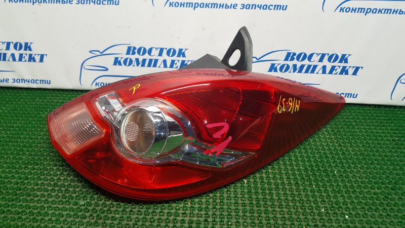 Фонарь стоп-сигнала Nissan Tiida C11 HR15DE прав