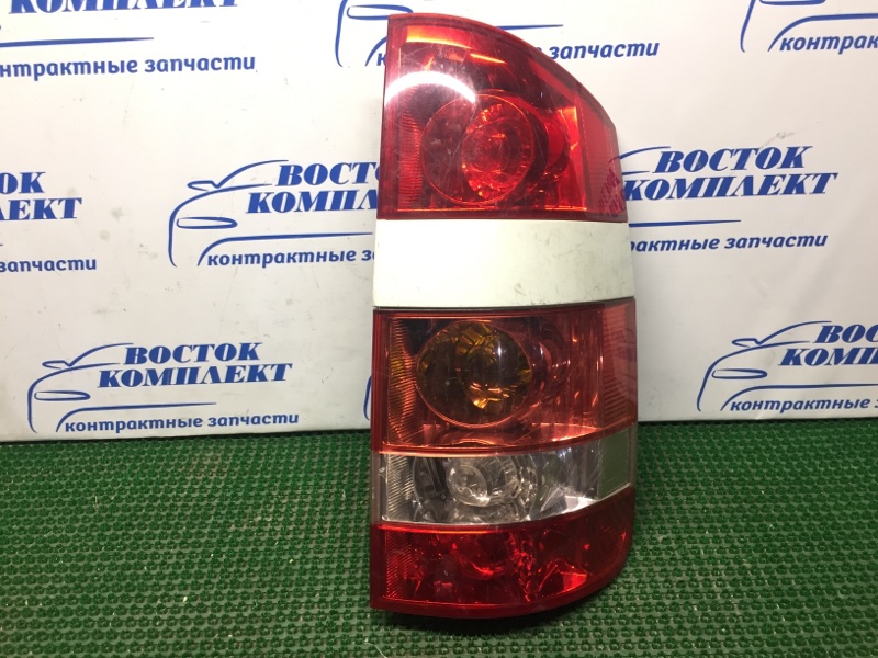 Фонарь стоп-сигнала Toyota Noah AZR65G 1AZ-FSE прав