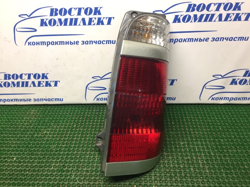 Фонарь стоп-сигнала Toyota Granvia VCH16 5VZ-FE прав