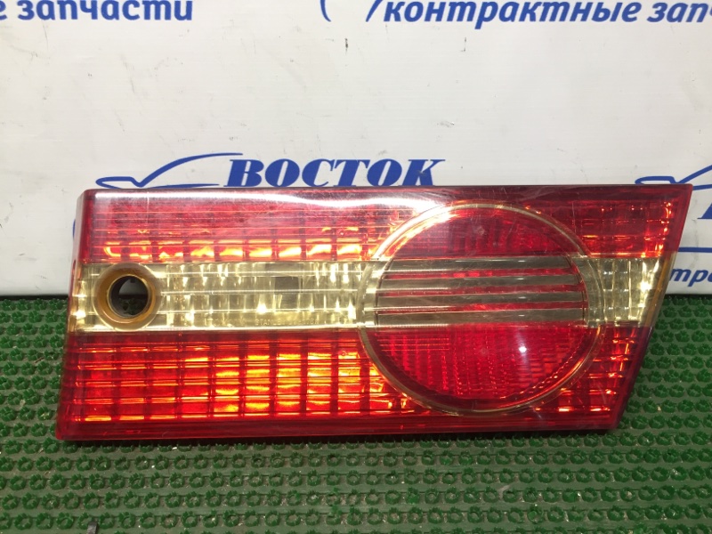 Фонарь вставка багажника Toyota Vista SV50 3S-FE прав