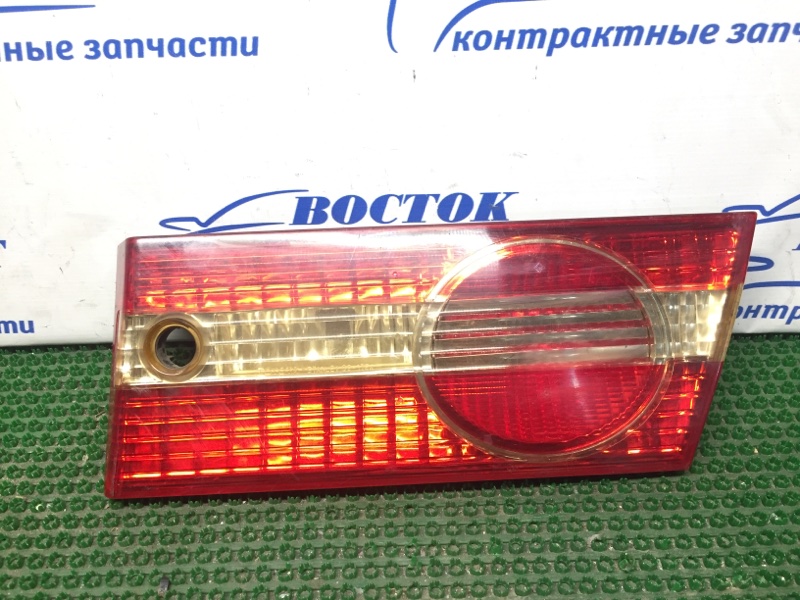 Фонарь вставка багажника Toyota Vista SV50 3S-FE
