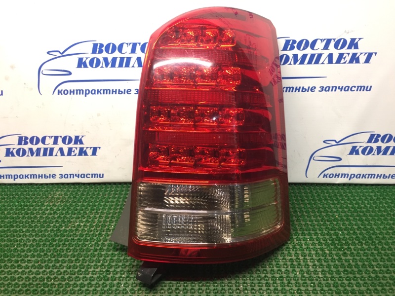 Фонарь стоп-сигнала Toyota Wish ZNE14G 1ZZ-FE прав
