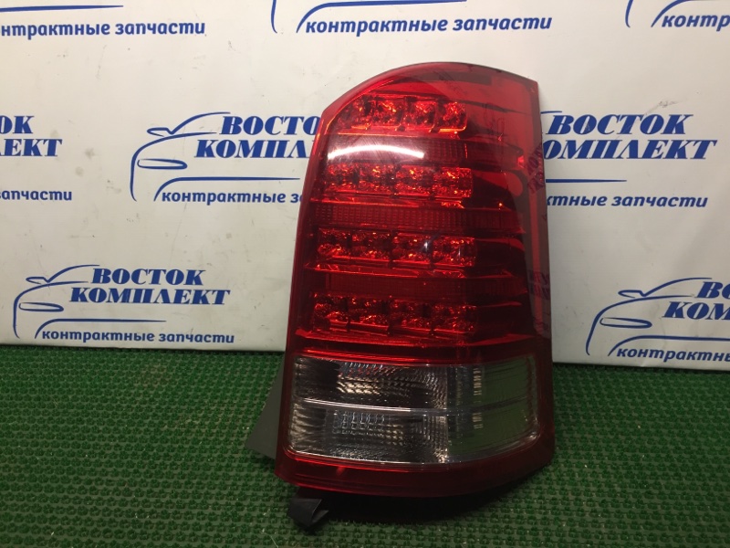 Фонарь стоп-сигнала Toyota Wish ZNE10G 1ZZ-FE прав