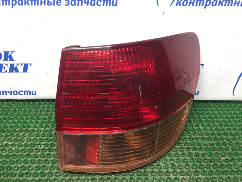 Фонарь стоп-сигнала Toyota Vista Ardeo ZZV50 1ZZ-FE прав