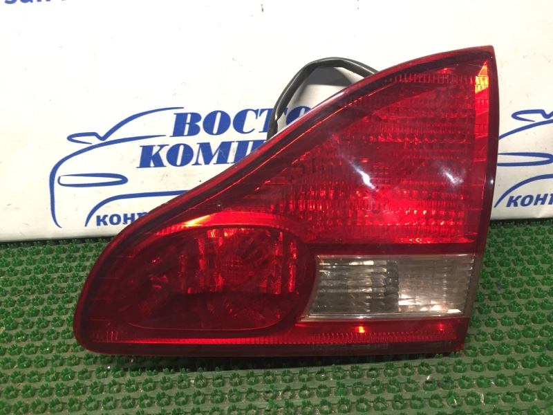 Фонарь вставка багажника Toyota Ipsum ACM21W 2AZ-FE прав
