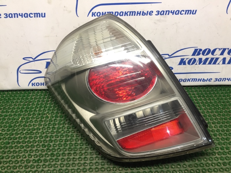 Фонарь стоп-сигнала Toyota Ractis SCP100 2SZ-FE лев
