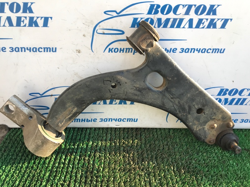 Рычаг подвески Mazda Verisa DC5W ZY-VE перед прав