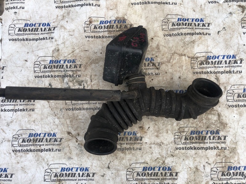 Патрубок воздушного фильтра Mitsubishi Colt Plus Z23W 4A91