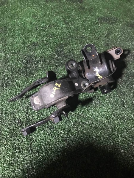 Подушка двигателя Honda Mobilio GB1 L15A прав