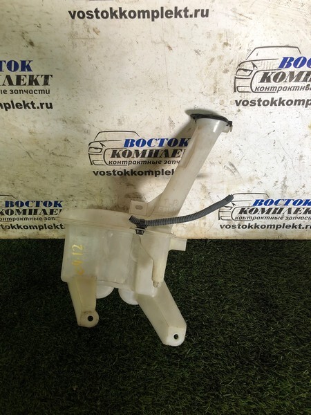 Бачок омывателя Toyota Ractis NCP100 1NZ-FE