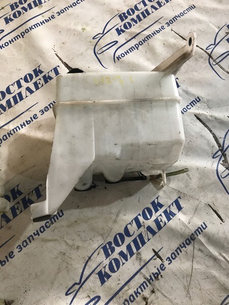 Бачок омывателя Toyota Townace Noah 1999 SR50G 3S-FE