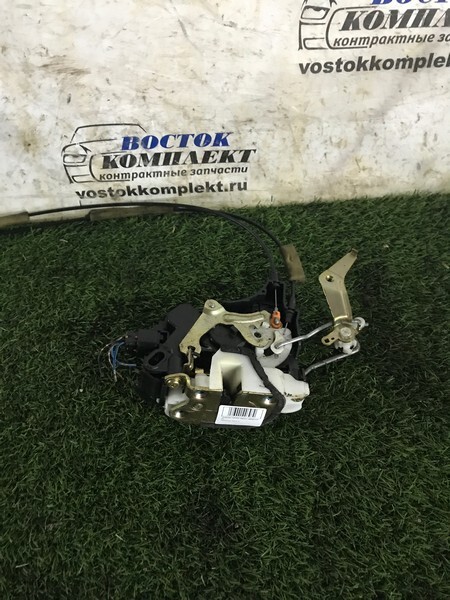 Замок дверной Mitsubishi Grandis NA4W 4G69 перед лев