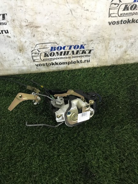 Замок дверной Mitsubishi Grandis NA4W 4G69 перед прав