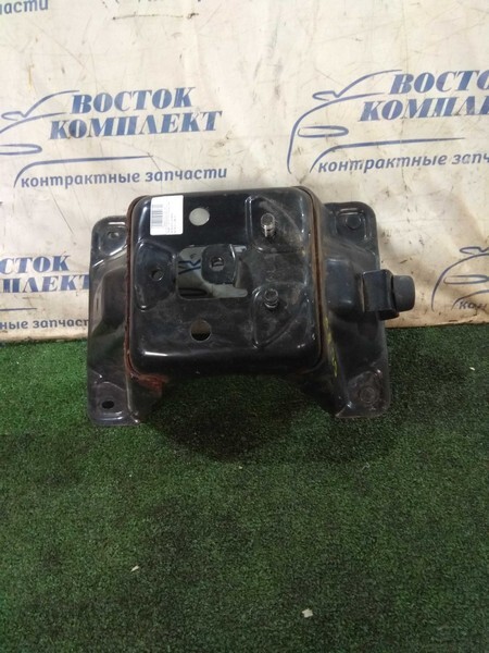 Кронштейн запасного колеса Mitsubishi Pajero iO H77W 4G94