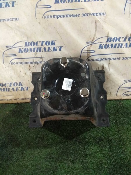 Кронштейн запасного колеса Mitsubishi Pajero V93W 6G72