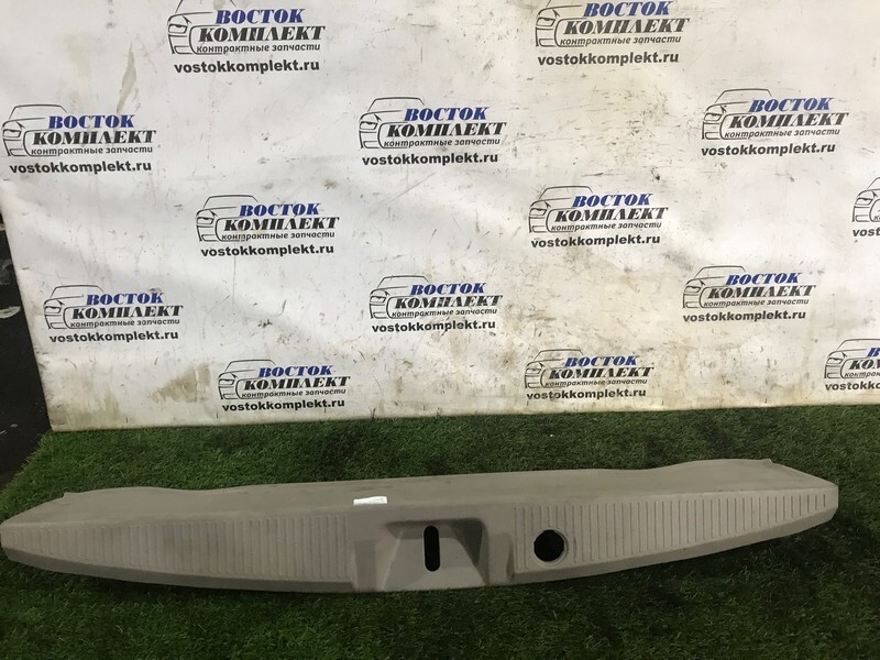 Накладка багажника Toyota Isis ANM10W 1AZ-FSE