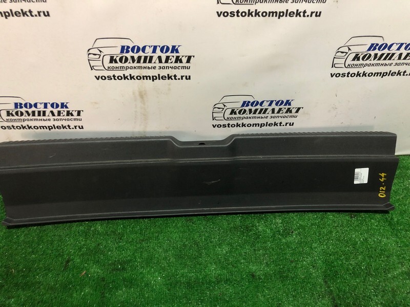 Накладка багажника Toyota Wish 2004 ZNE10G 1ZZ-FE