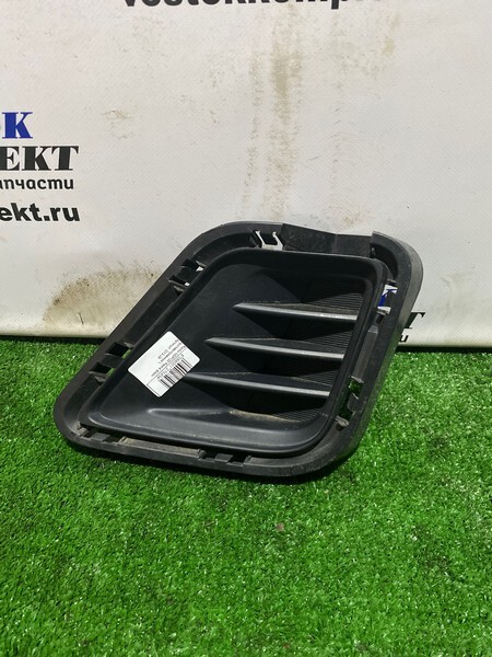 Рамка фары Toyota Ractis 2012 NSP120 1NR-FE лев