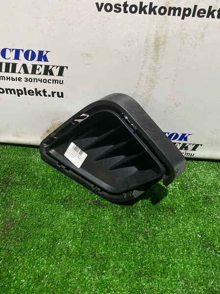 Рамка фары Toyota Ractis 2012 NSP120 1NR-FE прав