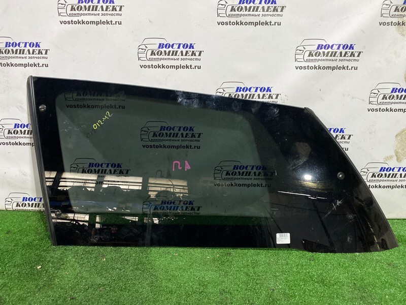 Стекло собачника Toyota Estima ACR30W 2AZ-FE лев