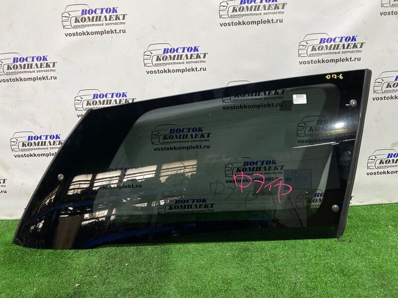 Стекло собачника Toyota Estima ACR30W 2AZ-FE прав