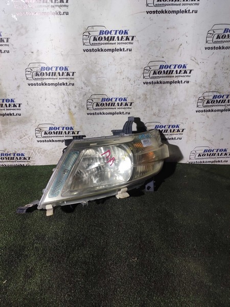 Фара Nissan Serena 2005 C25 MR20DE перед лев