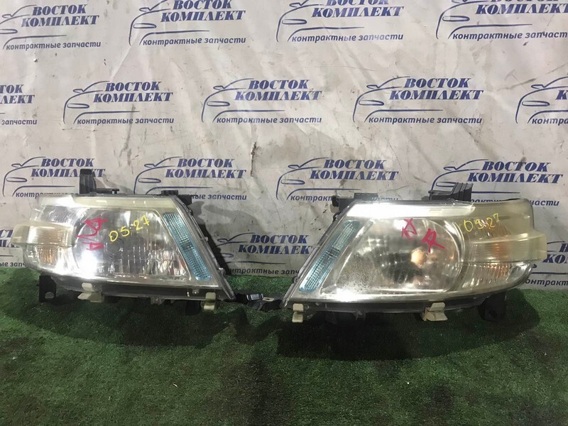 Фара Nissan Serena C25 MR20DE перед прав