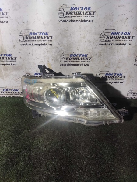 Фара Nissan Serena CC25 MR20DE перед прав