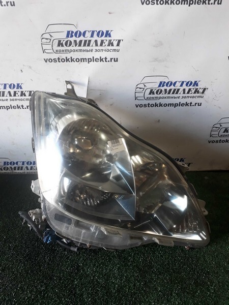 Фара Toyota Crown GRS180 перед прав