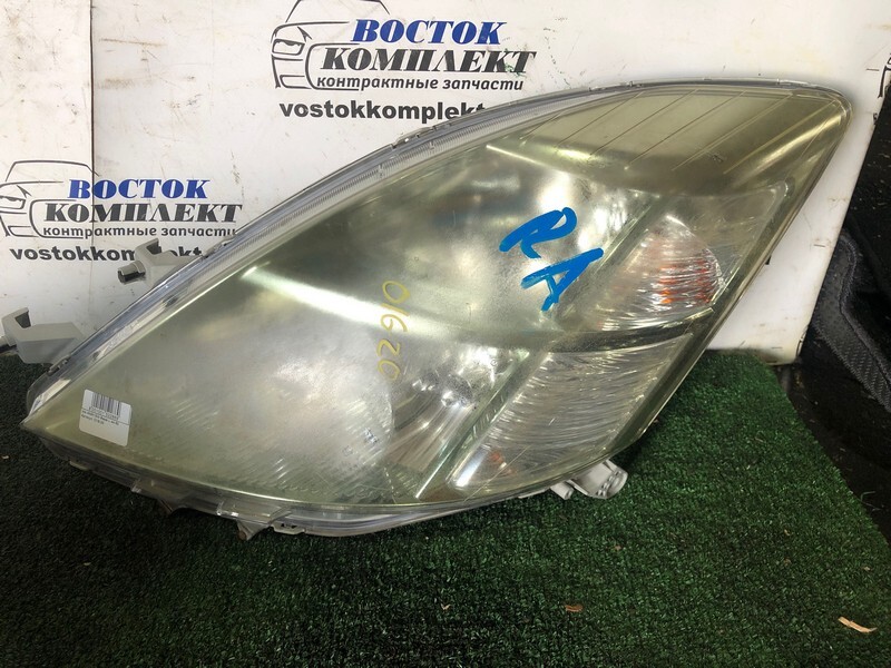 Фара Toyota Isis ANM15W 1AZ-FSE перед лев
