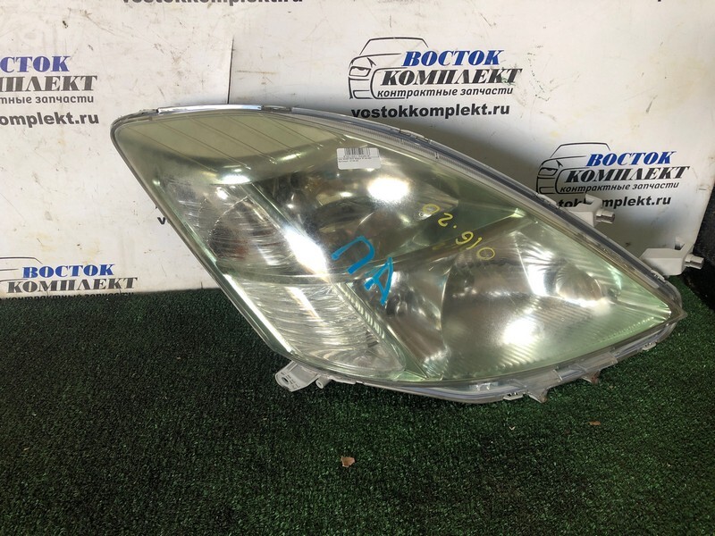 Фара Toyota Isis ANM15W 1AZ-FSE перед прав