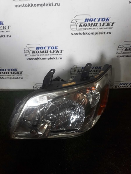 Фара Toyota Noah AZR60G 1AZ-FSE перед лев