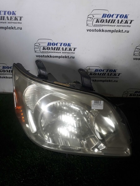 Фара Toyota Noah AZR60G 1AZ-FSE перед прав