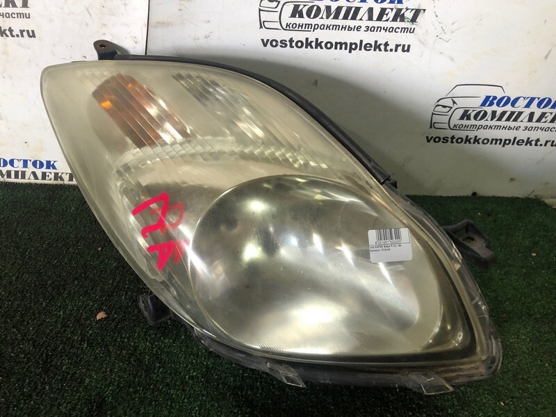 Фара Toyota Vitz KSP90 1KR-FE перед прав