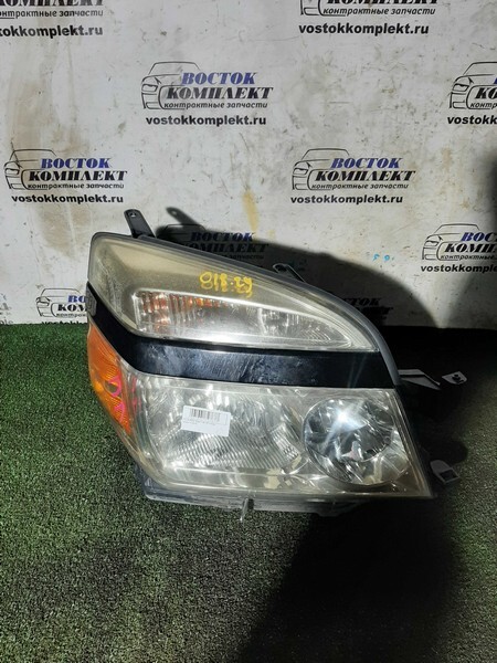 Фара Toyota Voxy 2005 AZR60G 1AZ-FSE перед прав