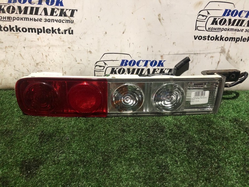 Фонарь стоп-сигнала Nissan Cube Z11 прав