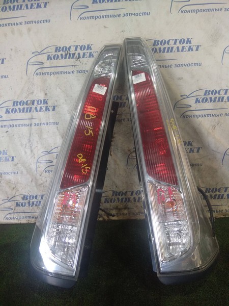 Фонарь стоп-сигнала Nissan Serena NC26 MR20DD прав