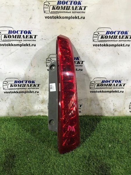 Фонарь стоп-сигнала Toyota Isis ANM10W 1AZ-FSE прав