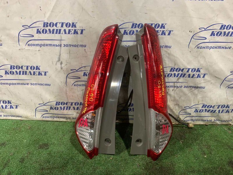 Фонарь стоп-сигнала Toyota Passo Sette M502E 3SZ-VE прав