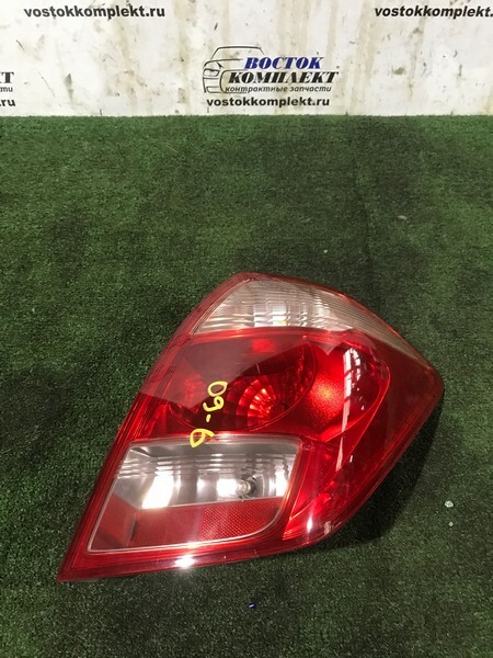 Фонарь стоп-сигнала Toyota Ractis SCP100 2SZ-FE прав