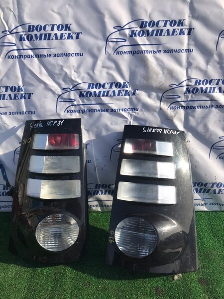 Фонарь стоп-сигнала Toyota Sienta NCP81G 1NZ-FE лев